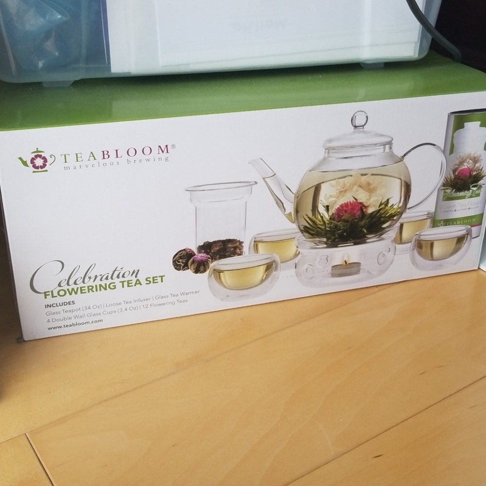 NEW Teabloom Tea Set